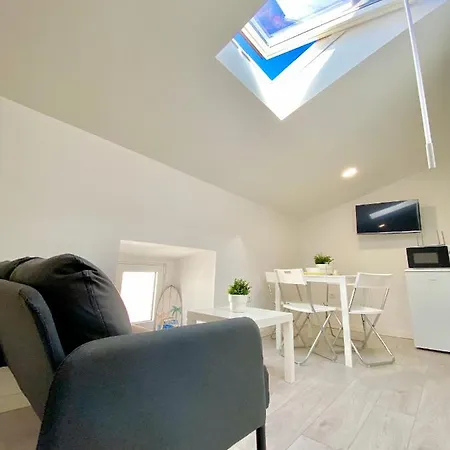 Brighthouse - Modern Apartment